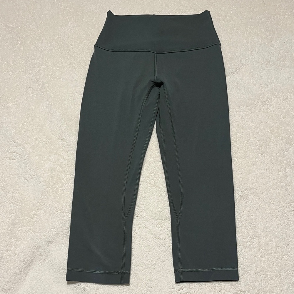 Lululemon Athletica Dark green capri Leggings Pilates Yoga Athleisure Size 4